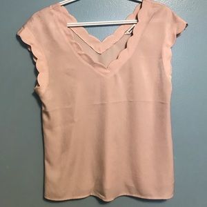 Scalloped edge light pink express top.